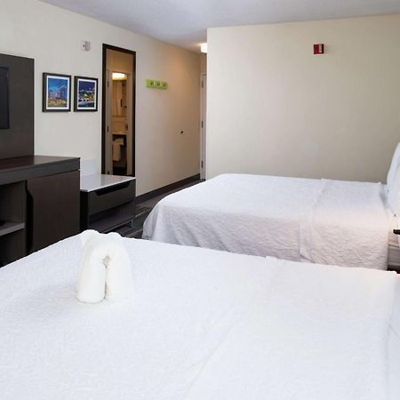 Hampton Inn Greensboro Airport Eksteriør billede