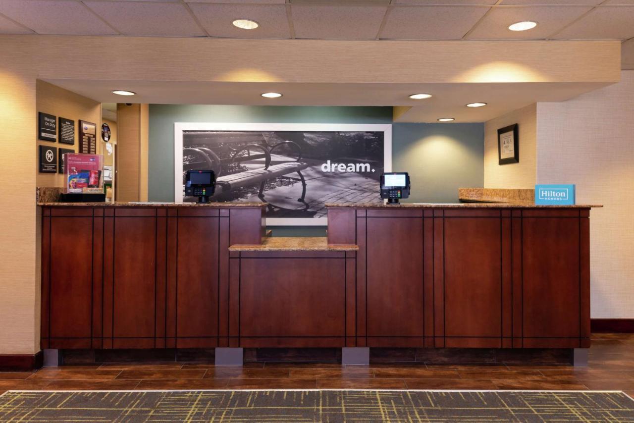 Hampton Inn Greensboro Airport Eksteriør billede