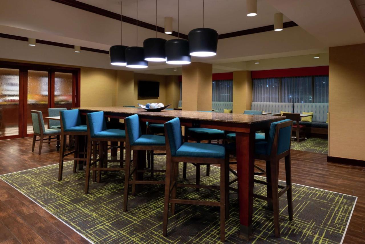 Hampton Inn Greensboro Airport Eksteriør billede