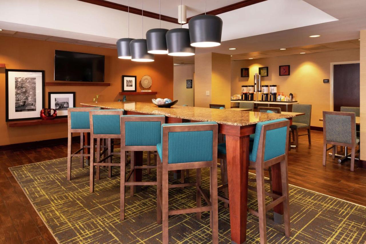 Hampton Inn Greensboro Airport Eksteriør billede