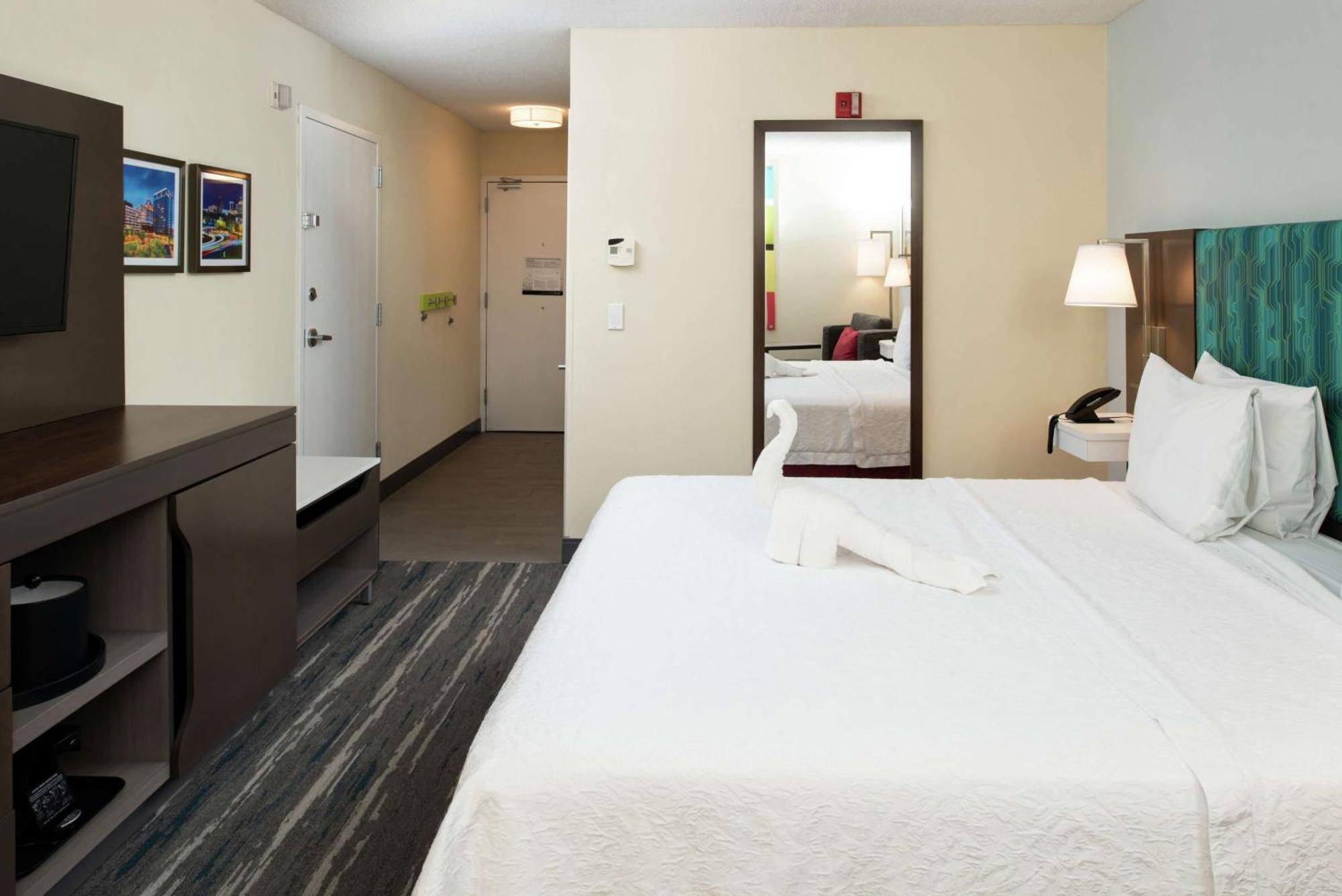 Hampton Inn Greensboro Airport Eksteriør billede