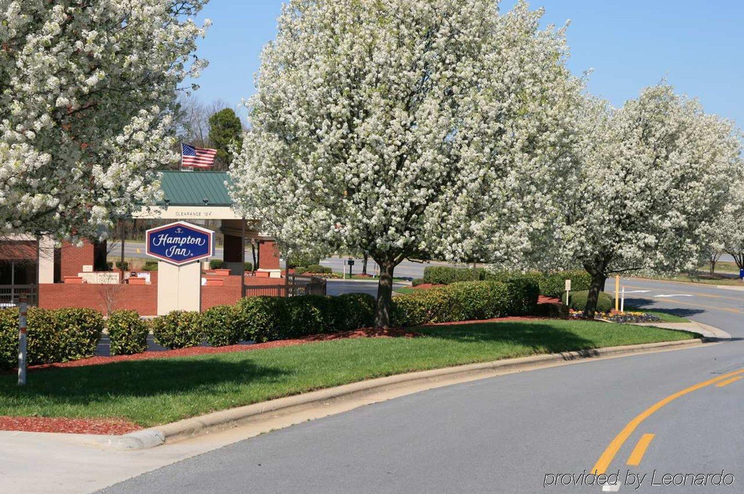 Hampton Inn Greensboro Airport Eksteriør billede