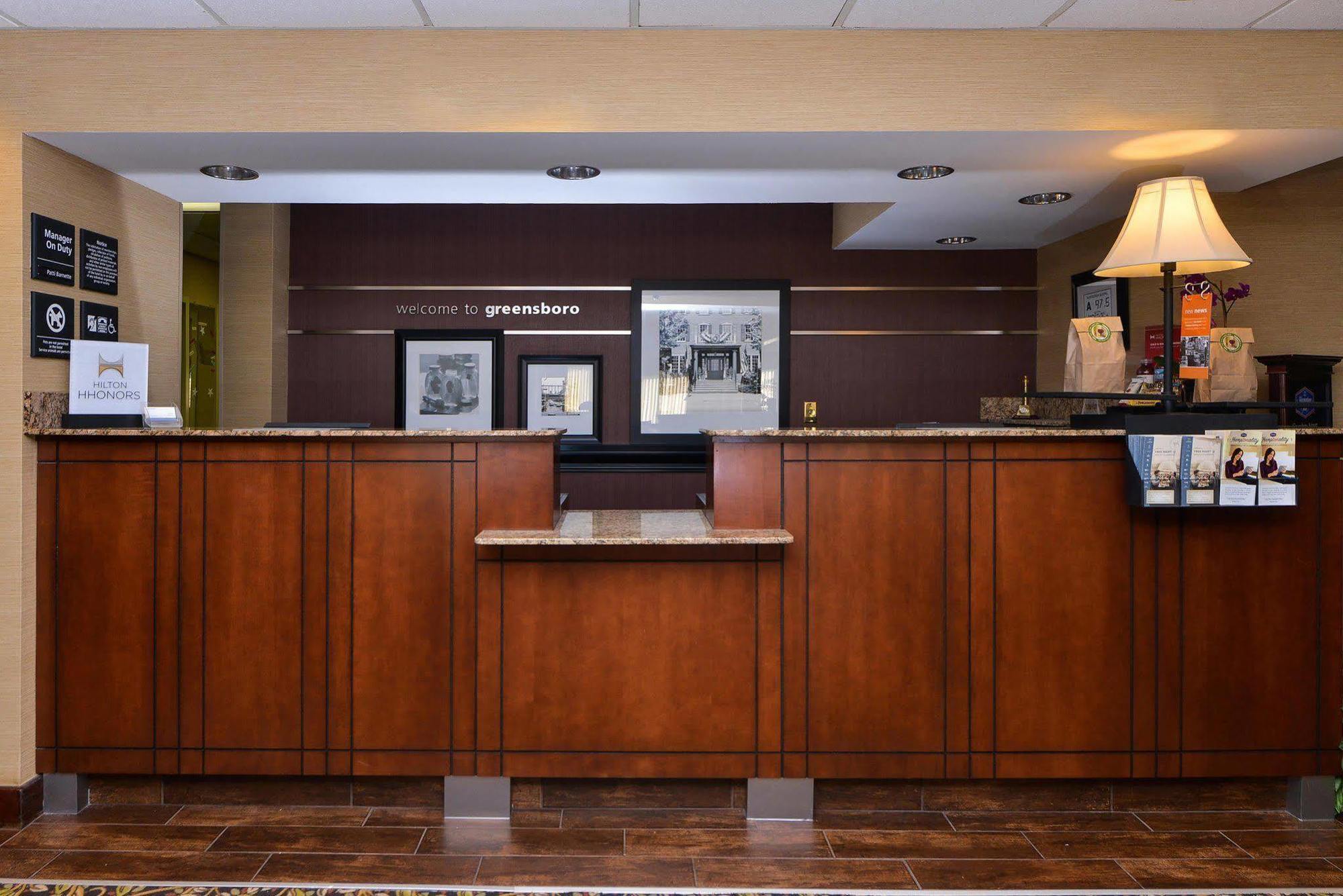 Hampton Inn Greensboro Airport Eksteriør billede