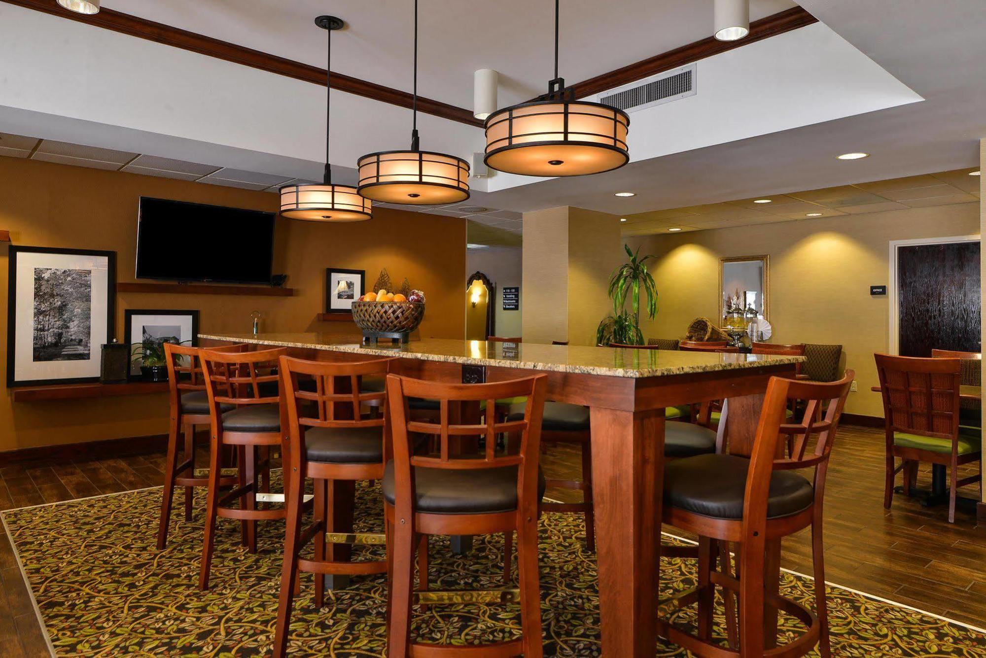 Hampton Inn Greensboro Airport Eksteriør billede